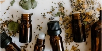 Image of eucalyptus leaves and other botanicals with medicinal dropper bottles by Tara Winstead from https://www.pexels.com/photo/essential-oil-bottles-and-herbal-medicine-on-white-surface-6694188/ (free to use under Pexels licence https://www.pexels.com/license/) 